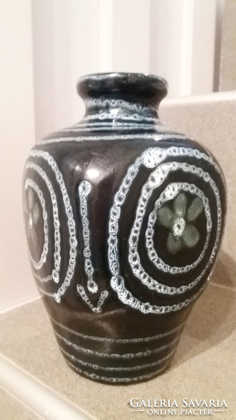 Retro ceramic vase black white line pattern 20 cm