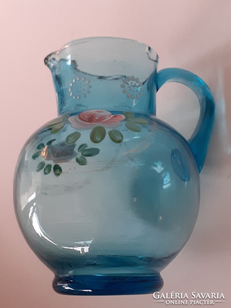 Régi kék hutaüveg festett rózsás kis kancsó szakított üveg 12 cm sérült