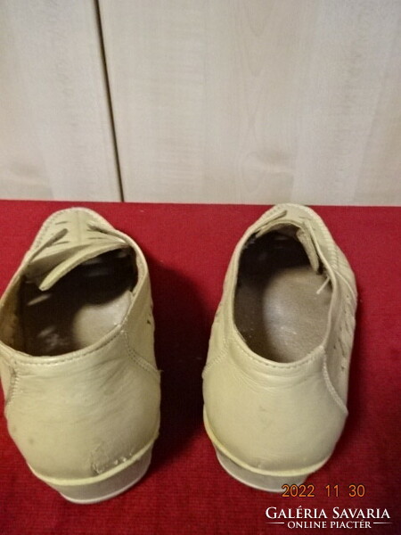 Remax women's leather shoes, size 38, used. He has! Jokai.