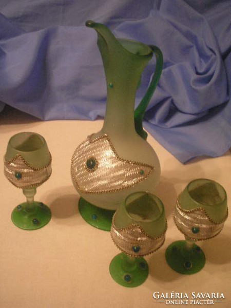 U14 Ázsiai dísz nagyméretű applikált  karaffa + 2 dísz poharakkal szakított üvegből+ 1 ajándék pohár
