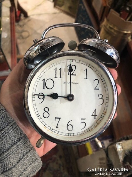 Alarm clock, 15 cm in size, from the 60s, functional.