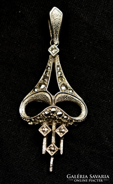 Spectacular Art Nouveau style silver pendant with marcasite stone!