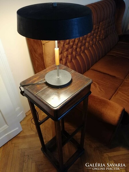 Szarvasi asztali lámpa az 1960-as évekből.
