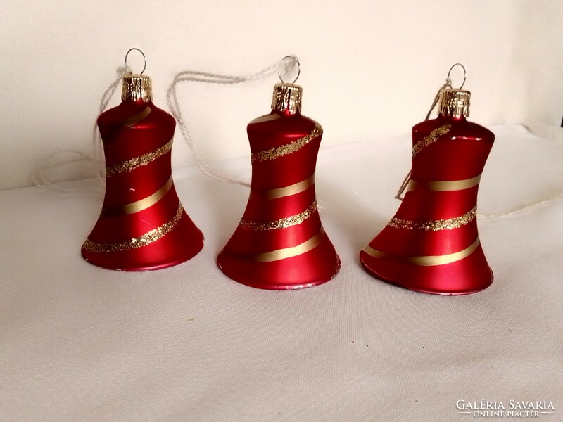 Három régi, piros arany csíkos kézzel festett kézműves üveg harang karácsonyfa dísz 8 cm
