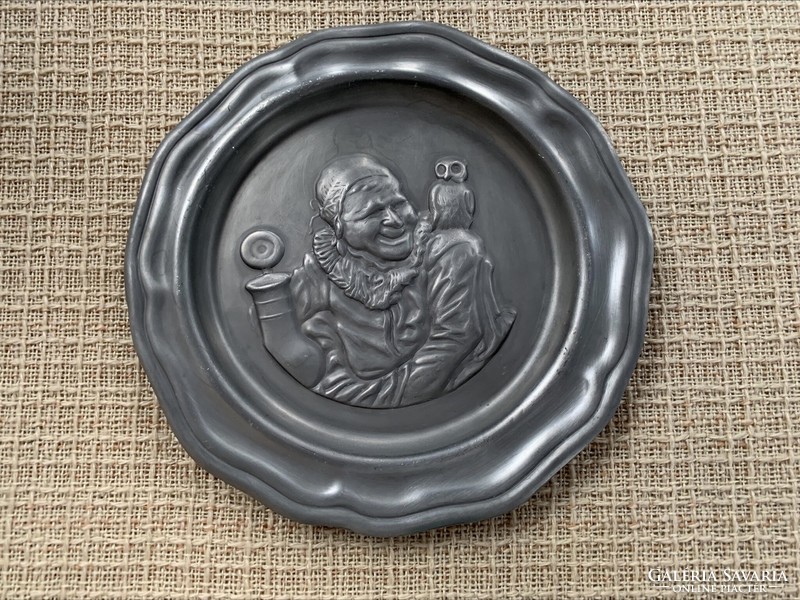 Tin plate wall decoration with a special image