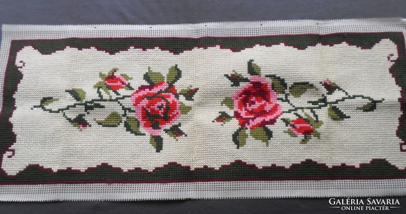 Large rose tapestry embroidered with woolen thread 106 x 40 cm