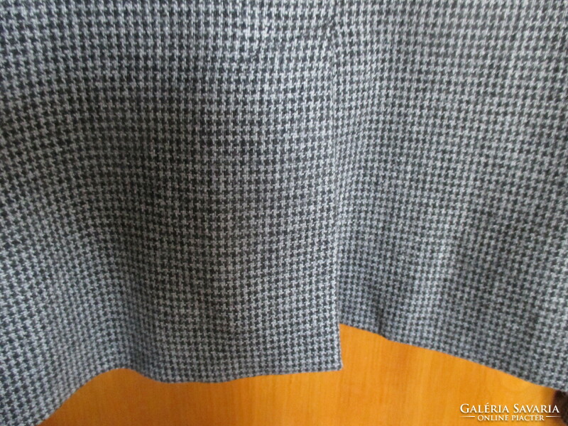 Tatuum márkájú gyapjú blézer selyem béléssel (60 % gyapjú, 40 % cotton), M-es méret