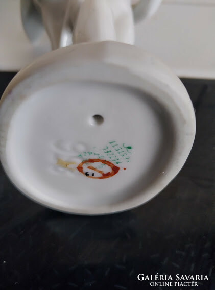 Hollóházi porcelán Fiú libával (13 cm)