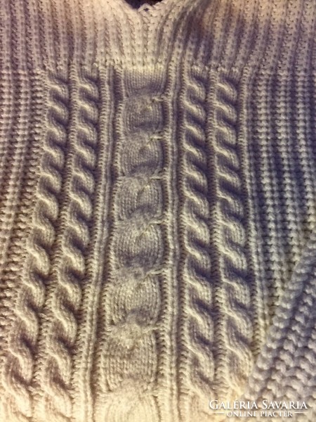 Kapucnis, csavart mintájú vastag női pulóver 44-es
