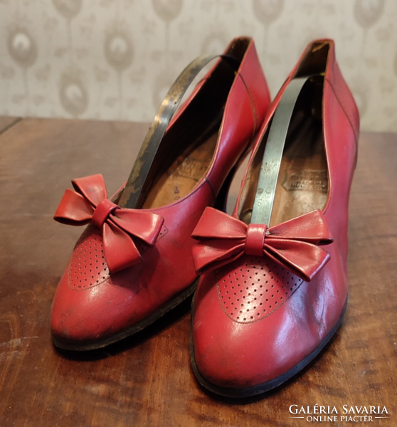 Stiletto red leather nail shoes for collection