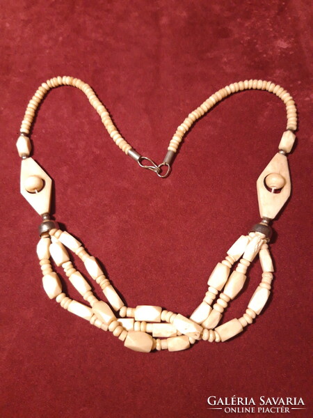 Carved bone necklace with faceted decoration - 60 cm