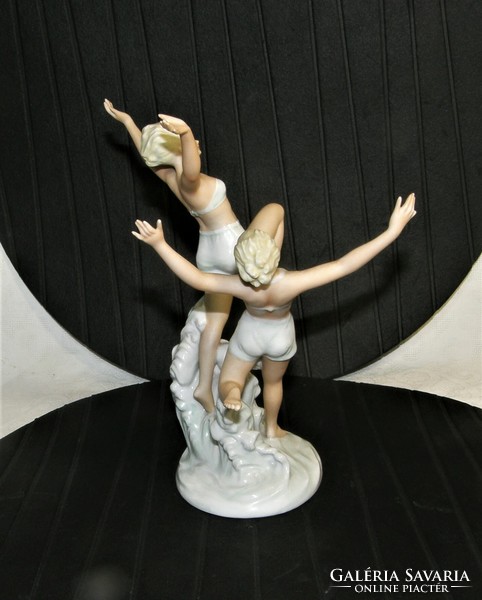 Girls on the waves of the sea - rare schaubach kunst - wallendorf porcelain couple figure