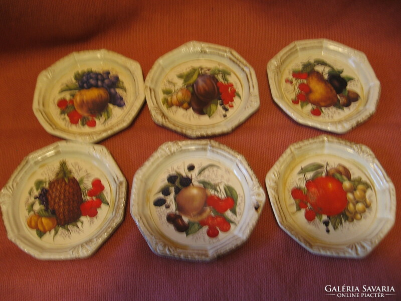 Retro wooden coaster set with fruit pattern