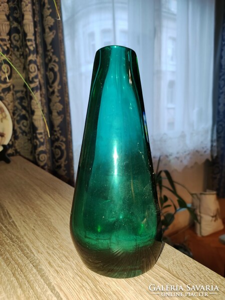 Turquoise green, heavy glass vase (21 cm.)