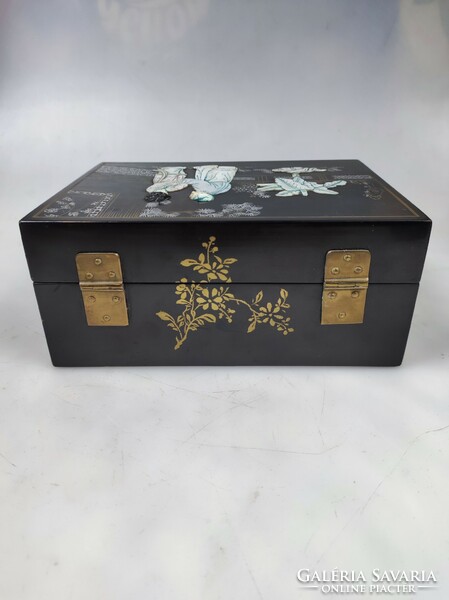 Régi kínai ékszeres doboz gyöngyház díszítéssel almazöld belső béléssel