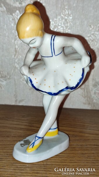 Hóllóháza porcelain ballerina girl