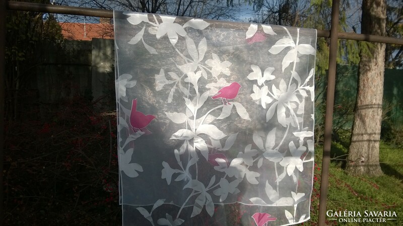 Decorative bird-flower motif. Smaller curtain or centerpiece 118x59 cm