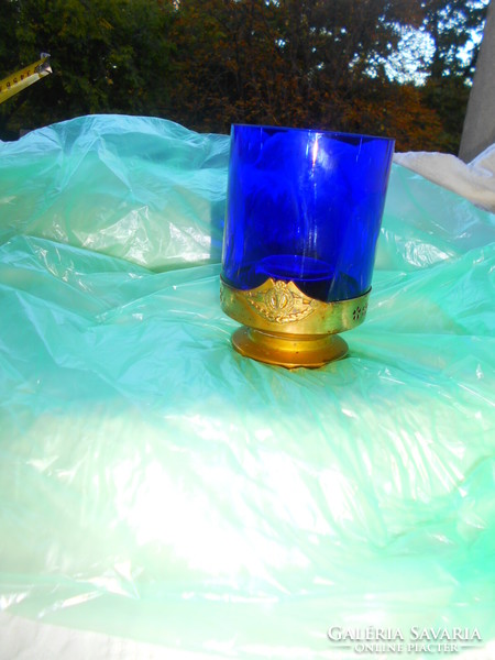 Fém talppal   üveg  kínáló -szép kézműves termék