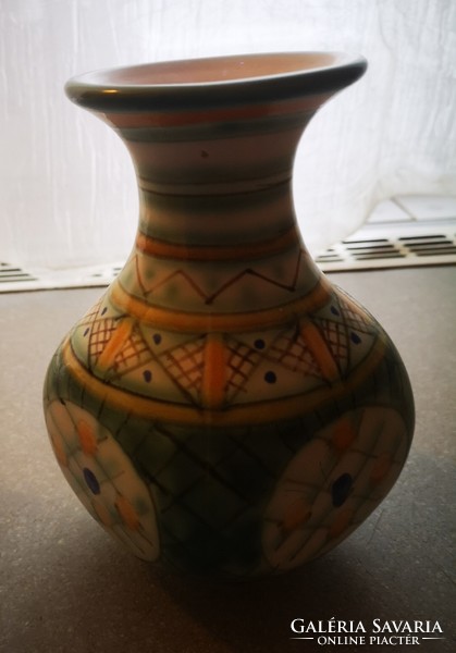Gorka Géza kerámia váza színes kézzel festett, Art Deco Retro stílusú. Modern alkotás