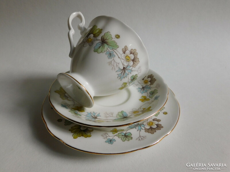 Royal standard three-piece English tea set with strawberry flower pattern