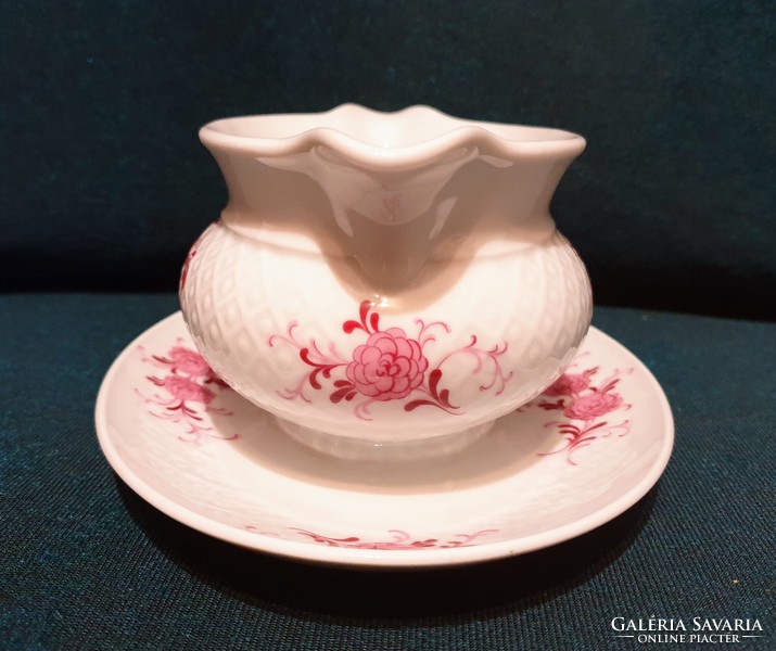 Porcelain sauce pot with flower pattern