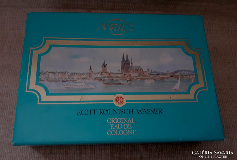 Unopened 4711 perfume with 2 soaps in silk-lined box in good condition in box