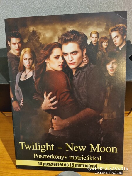 Twilight - New Moon poszterkönyv matricákkal