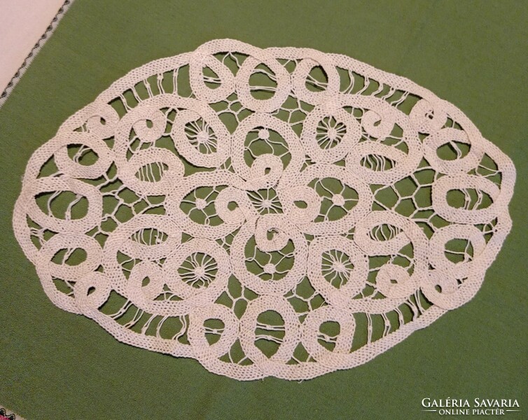 Light beige ribbon lace tablecloth, 33 x 22 cm
