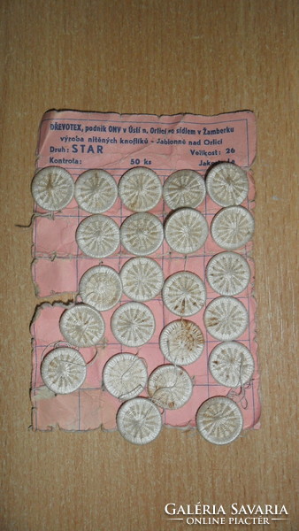 Old thread buttons in their original paper condition. It has 23 buttons.