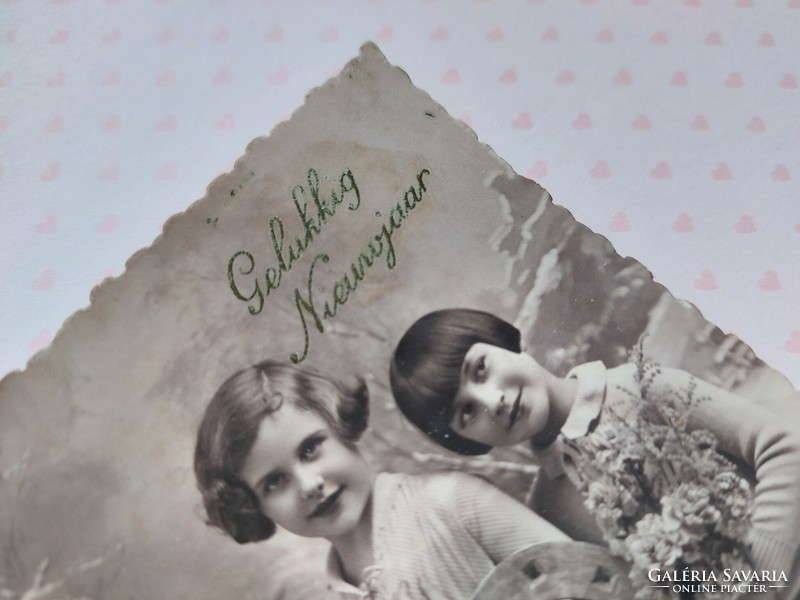 Régi újévi képeslap fotó levelezőlap gyerekek szerencsepatkó