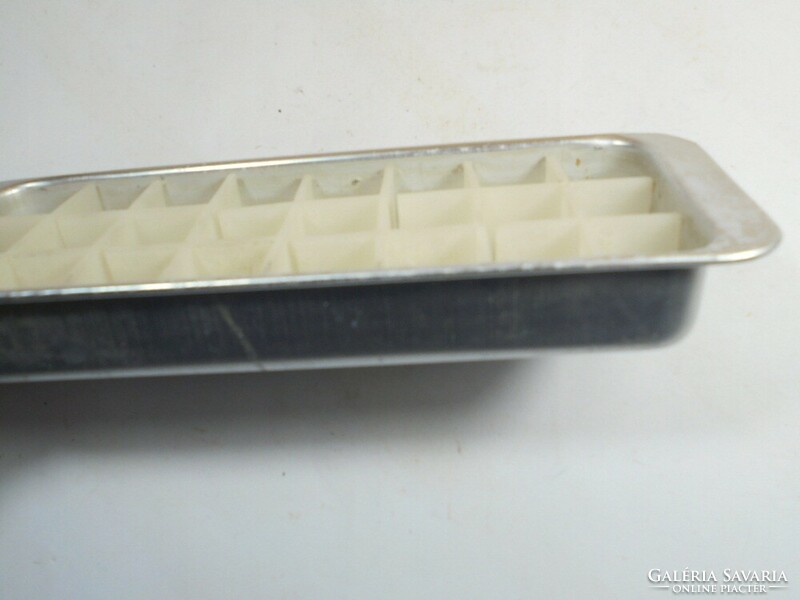 Retro fém alu alumínium műanyag jégtartó jég hűtő hűtőszekrény jégkocka konyhai -1970-80-as évek