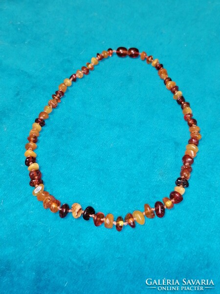Child's amber necklace (582)