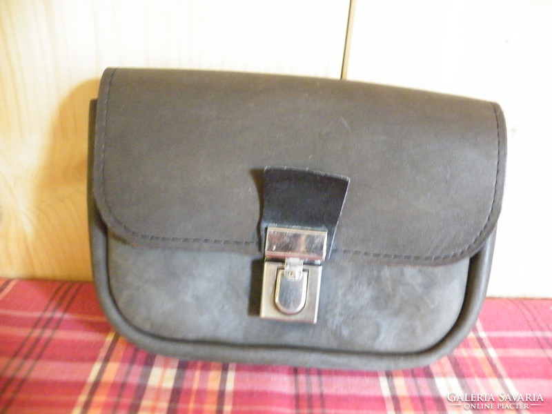 Leather belt bag with a simple hem