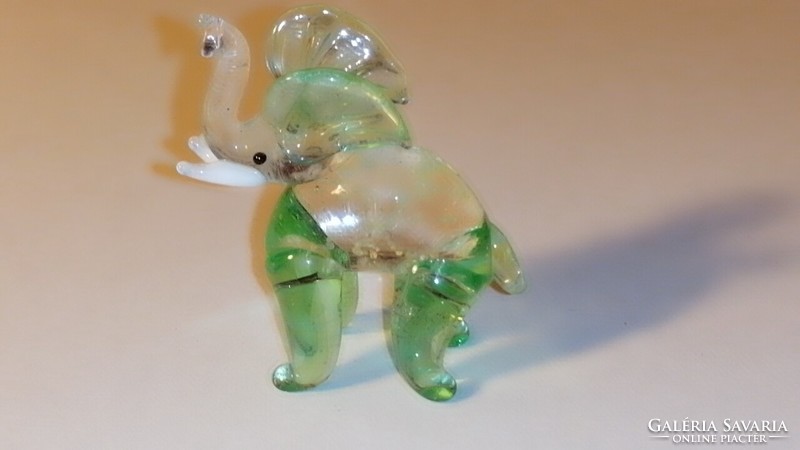 Felálló ormányos, üveg, elefánt kabala figura 57.