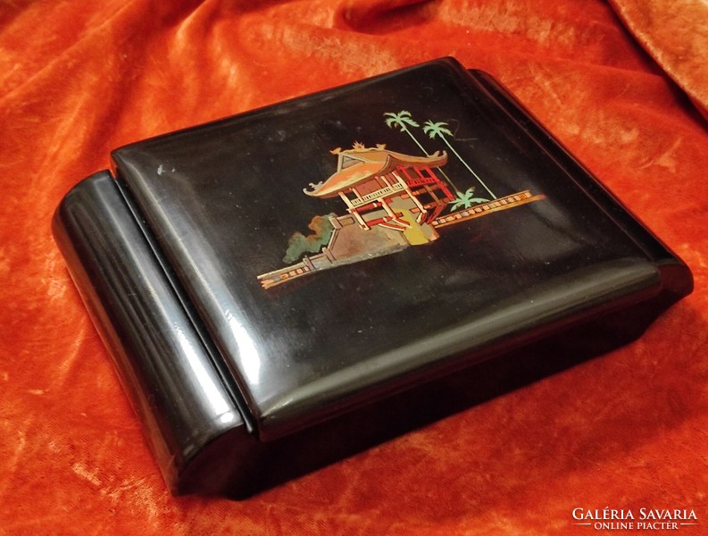 Vietnamese lacquer box, toiletry box, with mirror inside, marked, 24 x 18 x 6 cm