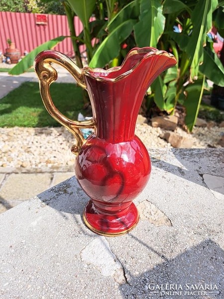 Carafe-style pouring gilded burgundy