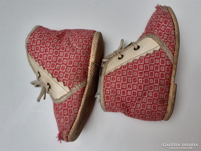 Retro babacipő vintage gyerekcipő régi cipő dekoráció