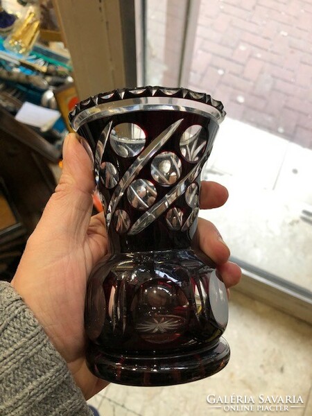 Ólomkristály váza, 16 cm-es magasságú, lakberendezéshez kiváló.