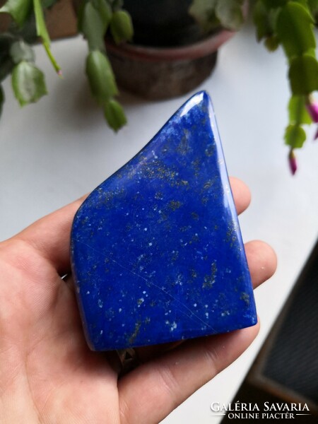 Lapis lazuli mineral, crystal