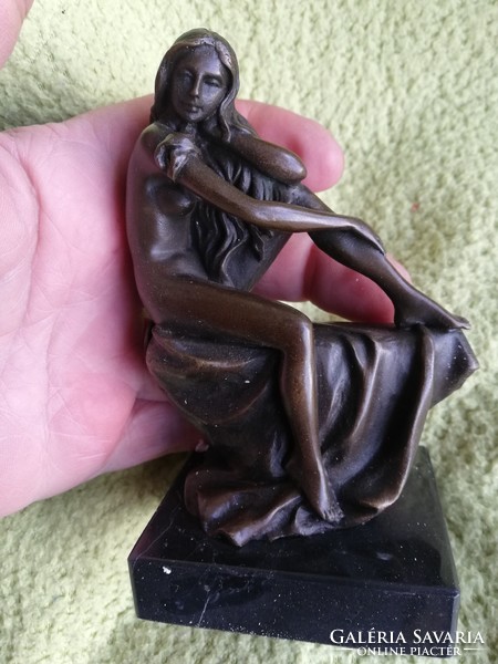 Bronze statue of a pretty girl