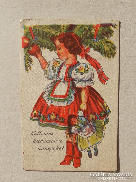 Régi karácsonyi képeslap népviseletes kislány babájával rajzos levelezőlap