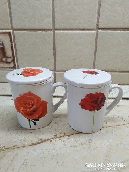 2 glasses for sale! Tea cup with tea grass holder and lid for sale!