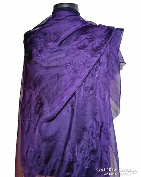 Purple silk-like embroidered shawl 107x160 cm. (1821)