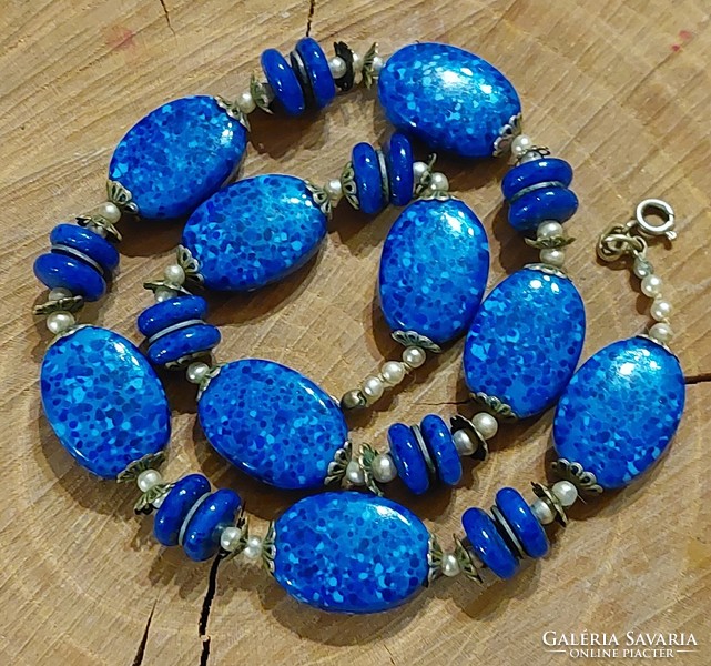 Very nice royal blue glass necklace
