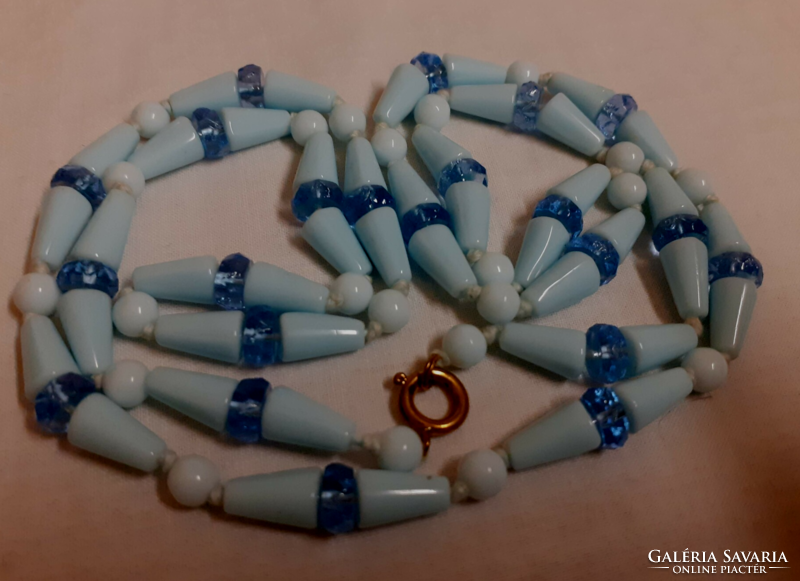 Beautiful retro porcelain and polished crystal knotted necklace