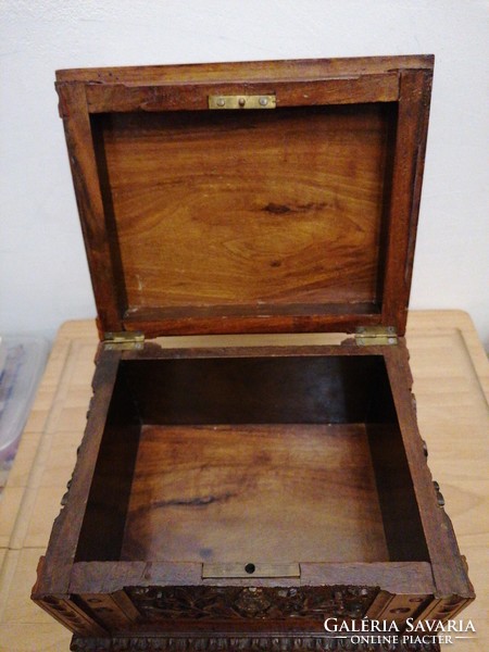 Carved jewelry box