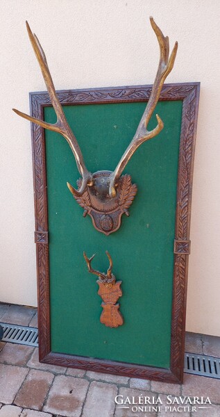 Hunter hanging wall picture in a carved garden