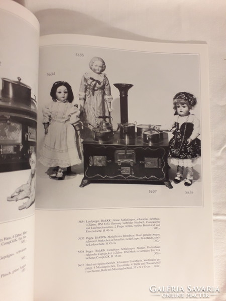 Two pieces together! Auction catalog on the subject of antique toys, an insight into the past