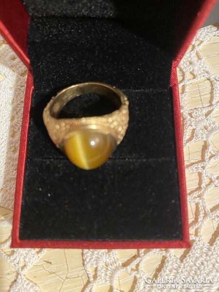 10 k.jelzett arany gyűrű,kaboson csiszolású macskakôvel eladó