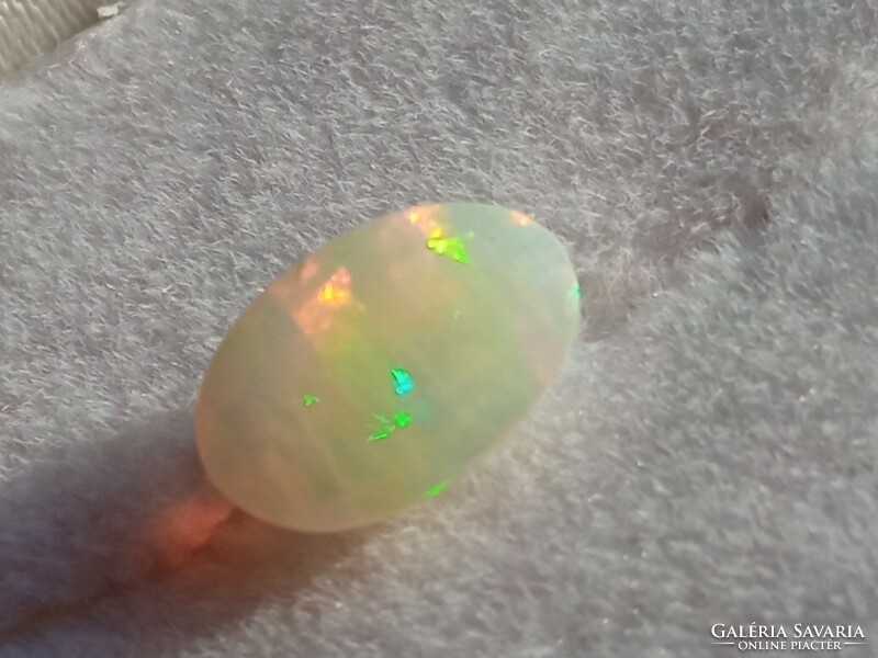 Ethiopian fire opal 10×7 mm